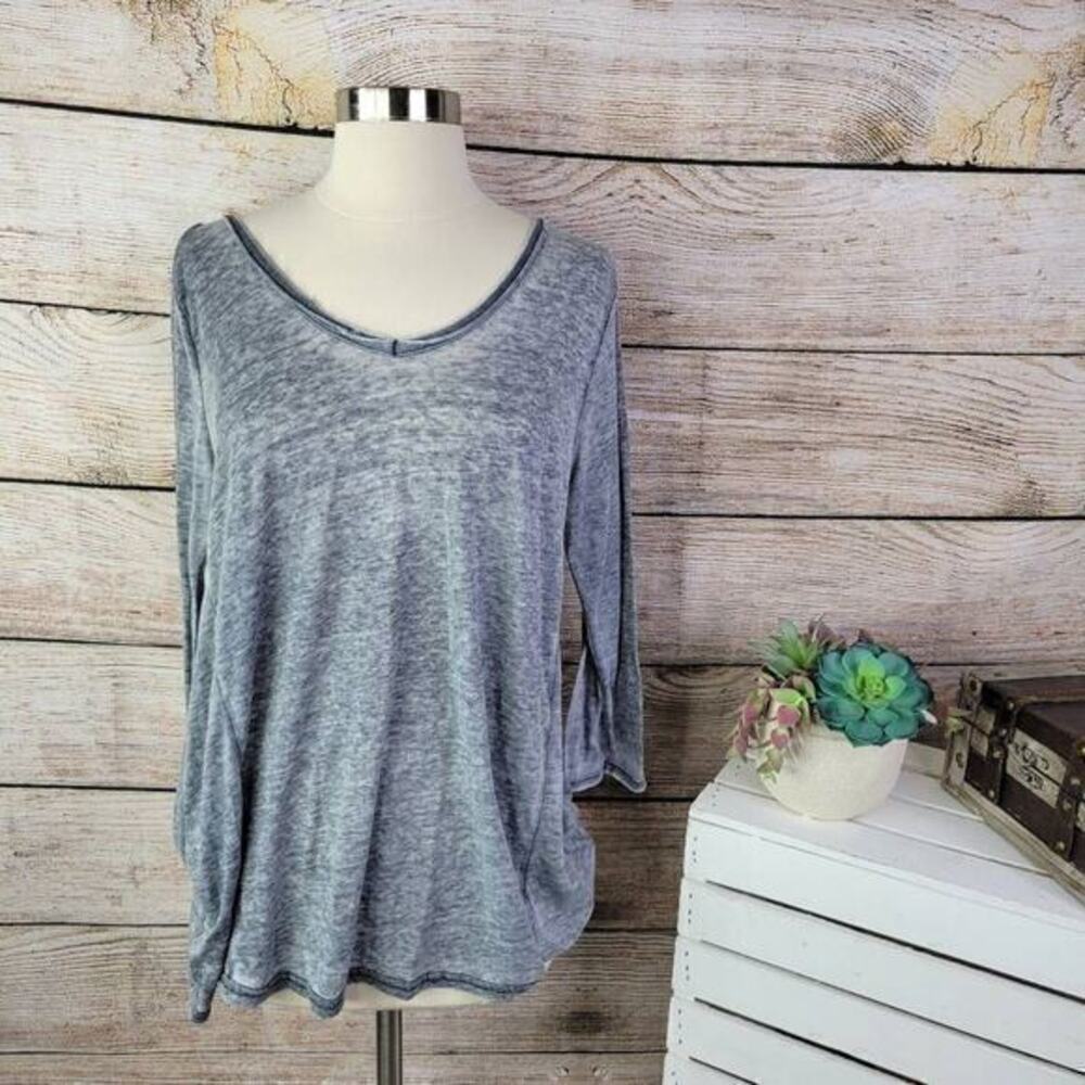 5/$25 Cyrus Women's Gray Faded Long Sleeve Scoop Neck Distressed Sweater Medium